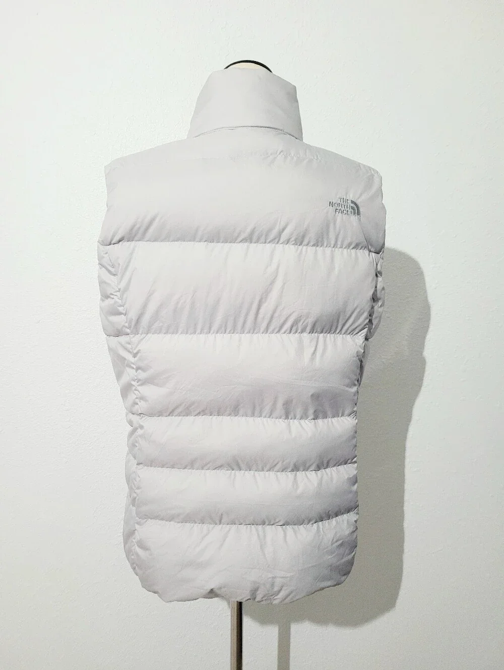 The North Face 550 Fill Goose Down Puffer Vest Women's Large Light Gray Full Zip